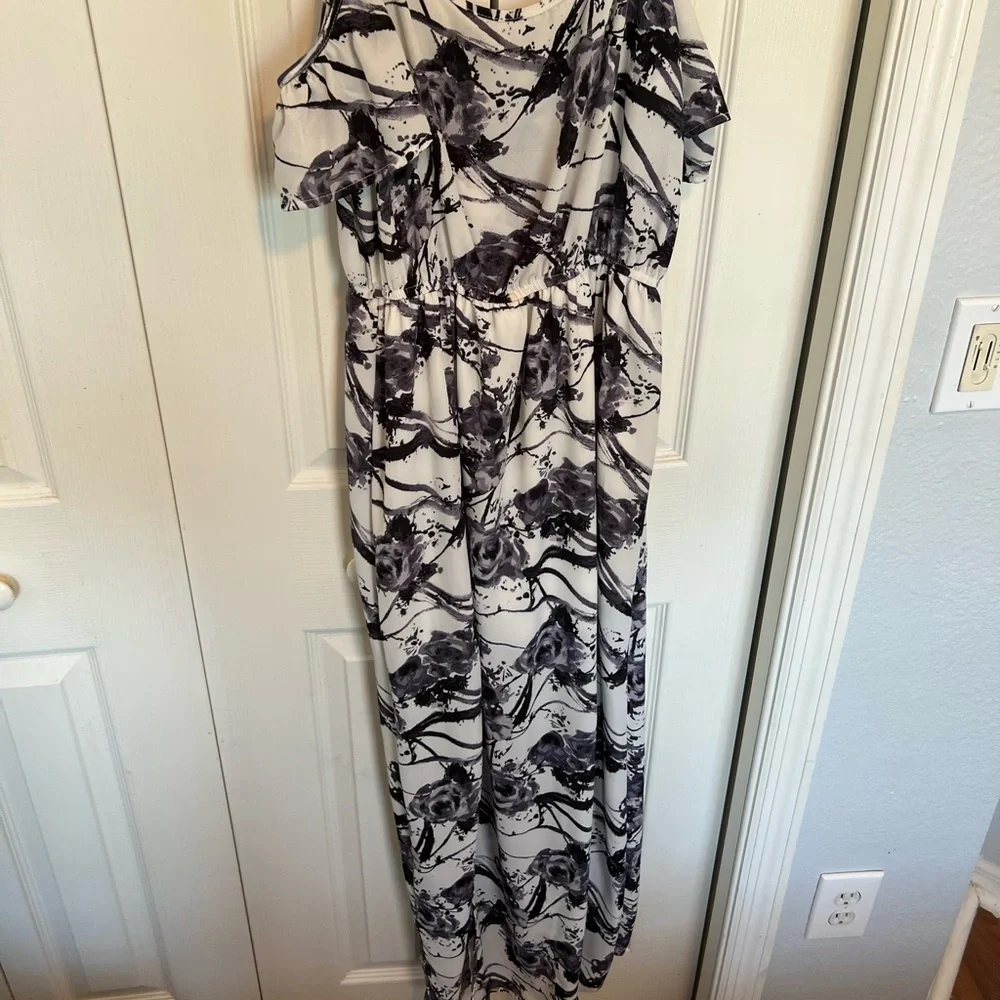 Dress - Picture 1 of 2